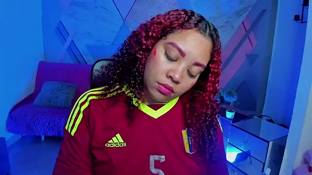 AngelaCoffee online show from November 7, 2025, 3:28 am