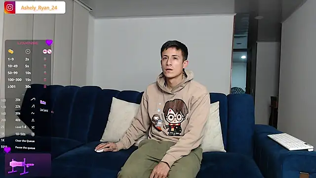 ashely ryan24 online show from March 17, 2025, 11:43 pm