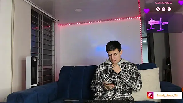 ashely ryan24 online show from November 11, 2025, 10:54 pm