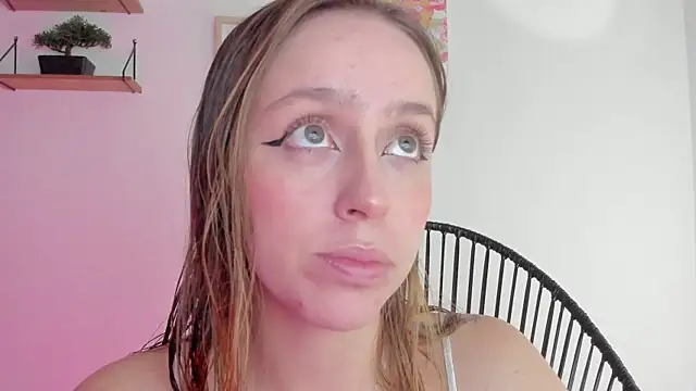 Snapshot of SofiaGc chatting on December 19, 2024, 2:56 am SofiaGc online show from December 19, 2024, 2:56 am