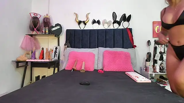 Snapshot of emmily_giraldo chatting on May 21, 2026, 12:56 pm emmily giraldo online show from May 21, 2026, 12:56 pm