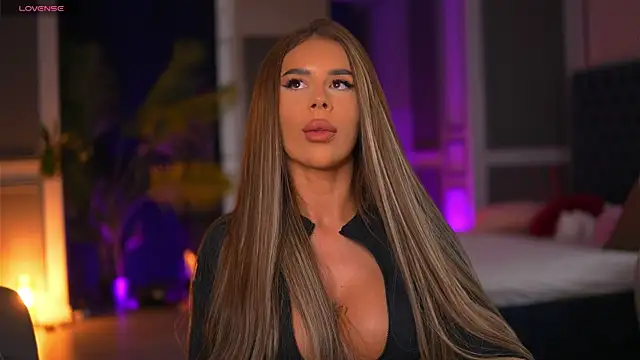 MissKiarra online show from April 23, 2026, 7:49 pm