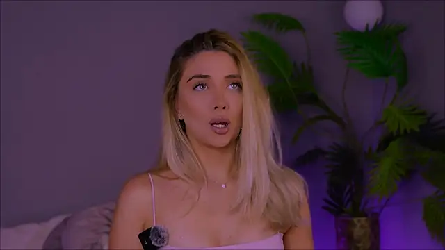 Jessielle online show from November 14, 2025, 11:31 am