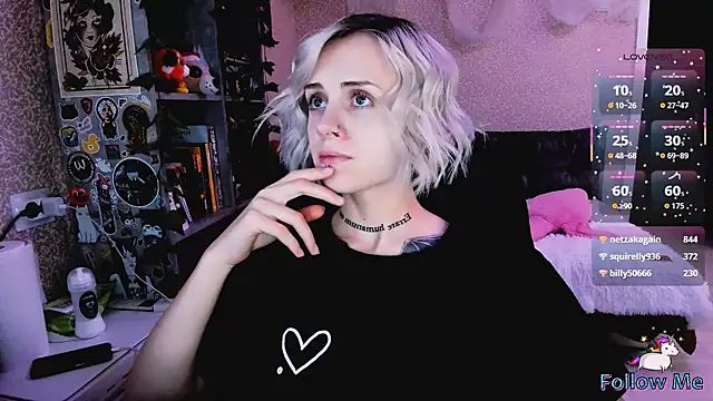 NaniMoore online show from November 7, 2025, 9:04 pm