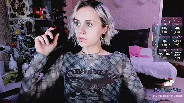 NaniMoore online show from November 15, 2025, 8:27 pm