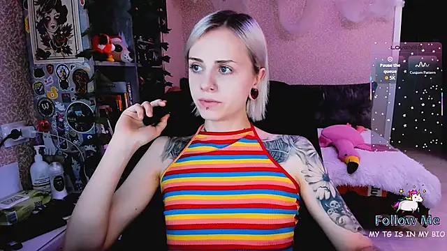 NaniMoore online show from November 16, 2025, 8:36 pm