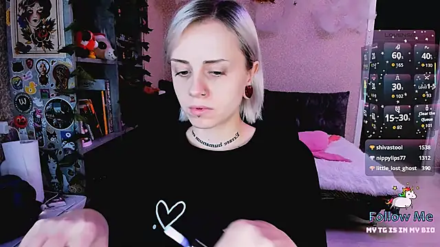 NaniMoore online show from November 23, 2025, 8:19 pm