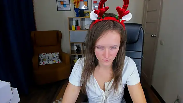 FrancescaCollins online show from December 16, 2024, 1:54 pm