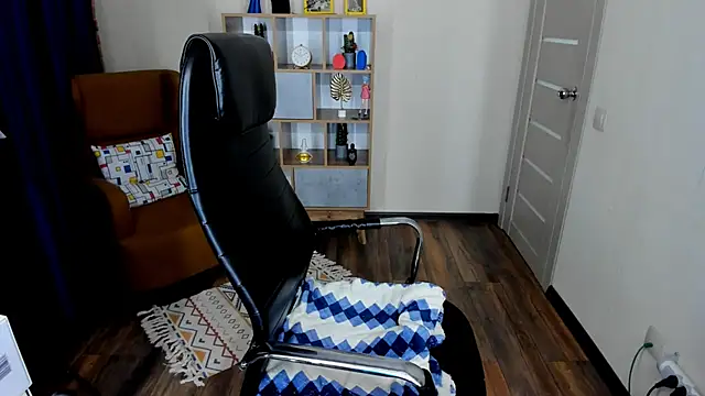 FrancescaCollins online show from October 16, 2025, 3:35 pm