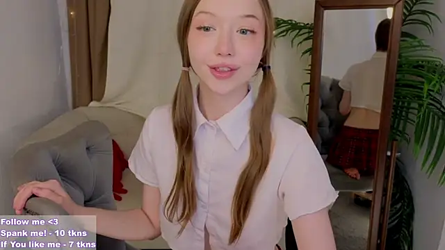 VioletMills online show from March 9, 2025, 1:35 am