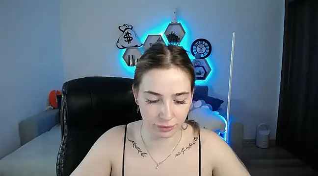 SabrinViolet online show from March 9, 2025, 9:13 am