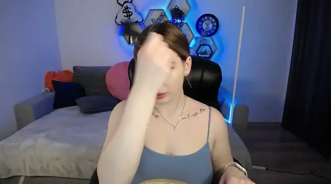 SabrinViolet online show from March 16, 2025, 9:05 am