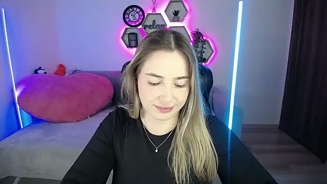 SabrinViolet online show from October 6, 2025, 8:12 am