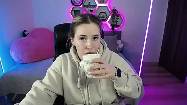 SabrinViolet online show from February 4, 2026, 9:04 am