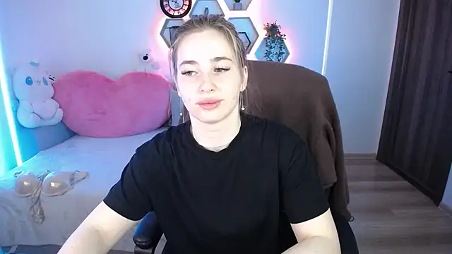 SabrinViolet online show from April 24, 2026, 8:06 am