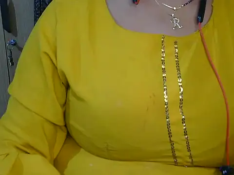 Snapshot of Cute_Ruhi99 chatting on February 20, 2025, 8:50 am Cute Ruhi99 online show from February 20, 2025, 8:50 am