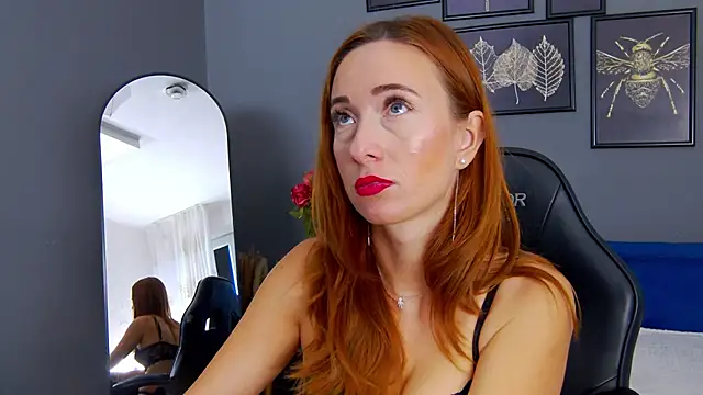 AnneHove online show from September 9, 2025, 5:51 am