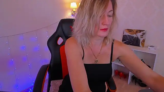 AriFleow online show from September 19, 2025, 12:17 pm