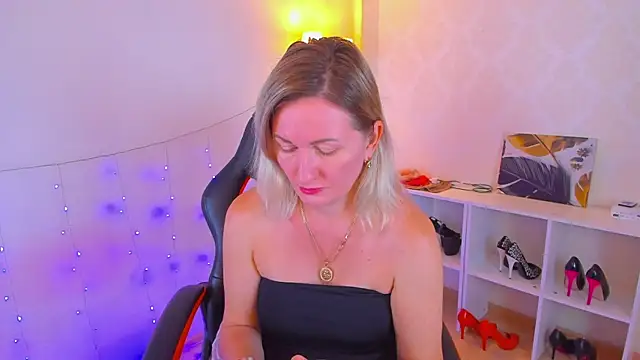 AriFleow online show from September 23, 2025, 11:46 am