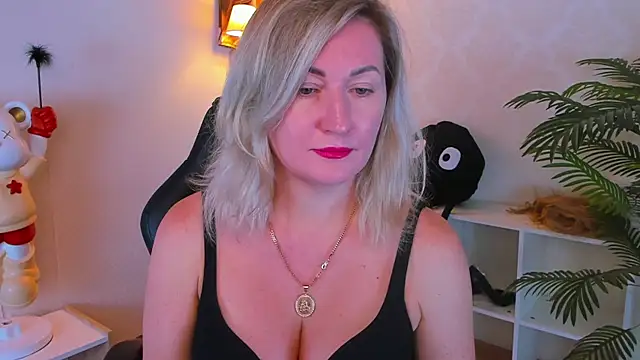 AriFleow online show from October 23, 2025, 11:42 am