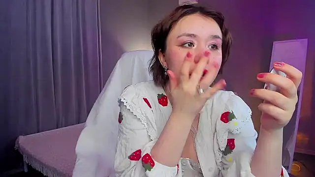 lilly Cherry  online show from December 6, 2024, 4:38 pm