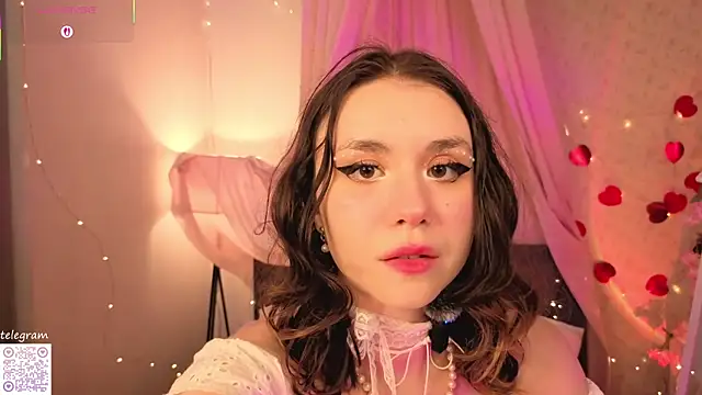 Snapshot of lilly_Cherry_ chatting on May 28, 2026, 11:18 am lilly Cherry online show from May 28, 2026, 11:18 am