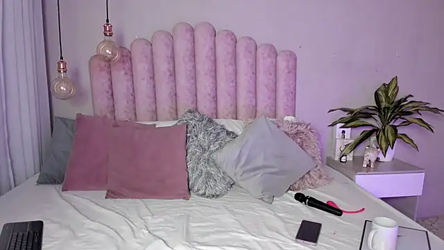 SusanBenett online show from September 10, 2025, 8:09 pm