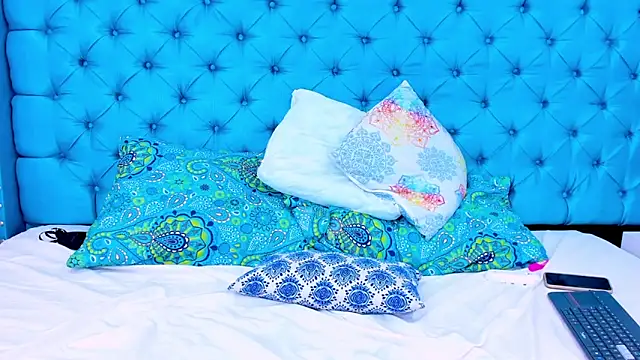 PariisRoa online show from March 2, 2025, 4:53 pm