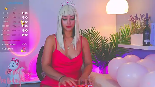 catalina  lovers online show from January 31, 2025, 4:06 pm