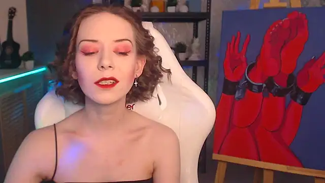 FascinatingEyess online show from October 5, 2025, 5:55 pm