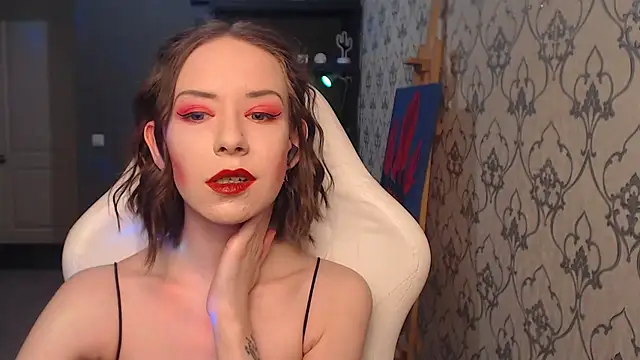 FascinatingEyess online show from April 19, 2026, 8:22 pm