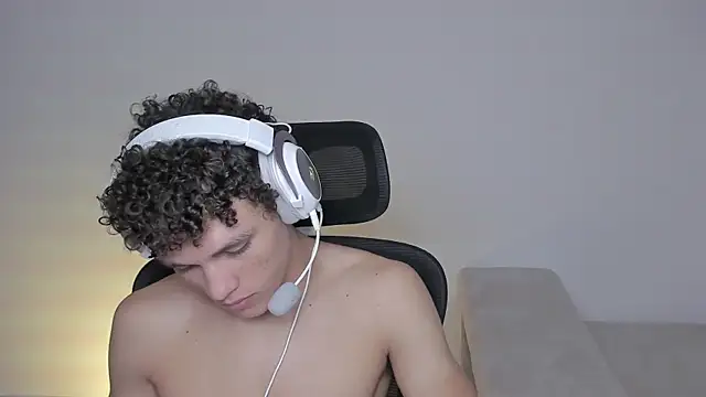 laurent nova online show from September 11, 2025, 6:41 pm