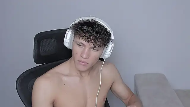 laurent nova online show from September 22, 2025, 7:49 pm