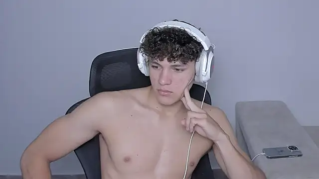 laurent nova online show from October 2, 2025, 9:44 pm