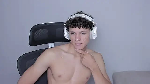 laurent nova online show from October 6, 2025, 3:04 am