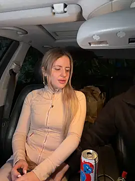 Holly-Glamour online show from May 1, 2026, 12:04 am