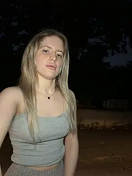 Snapshot of Holly-Glamour chatting on August 7, 2026, 7:38 pm Holly-Glamour online show from August 7, 2026, 7:38 pm