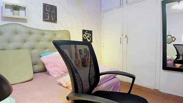 Antonella Montanari online show from October 19, 2025, 1:28 am