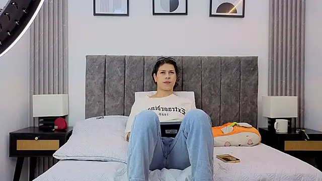 Luciana Ortiz1 online show from January 6, 2026, 12:42 pm