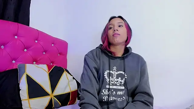 katia  dann online show from February 5, 2025, 10:33 pm