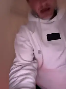 AttractiveSilk5 online show from April 8, 2026, 9:48 pm