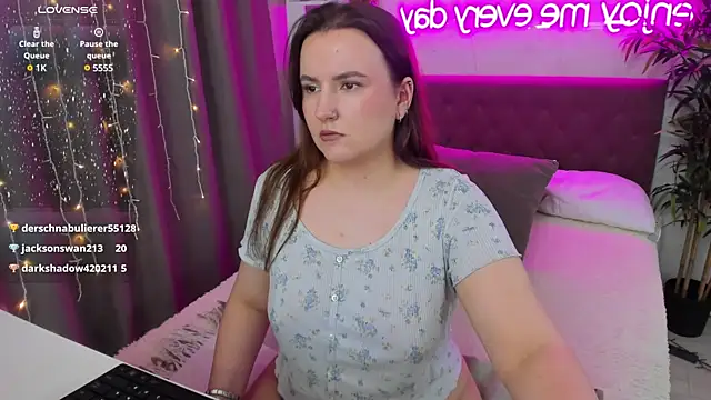 FeralPeach online show from December 14, 2024, 8:23 am