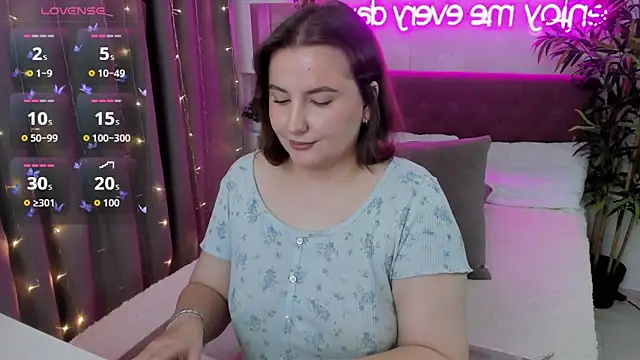 FeralPeach online show from September 12, 2025, 5:29 am