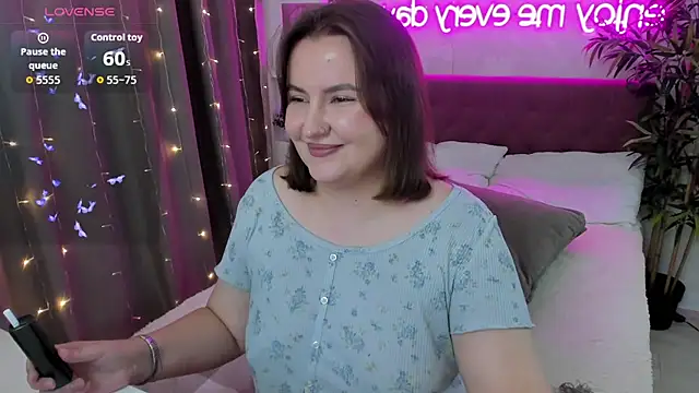 FeralPeach online show from October 1, 2025, 4:51 am