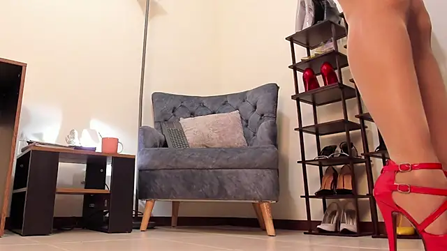 missmabelle online show from February 6, 2025, 11:10 am