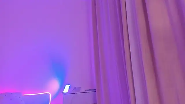 Eva Davi online show from February 13, 2025, 5:05 am