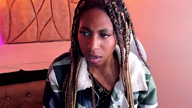 Queen perla  online show from January 15, 2025, 7:44 pm