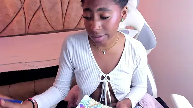 Queen perla  online show from January 18, 2025, 4:10 pm