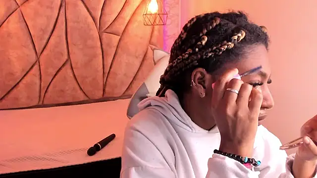 Queen perla  online show from January 20, 2025, 11:45 am