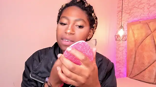 Queen perla  online show from January 23, 2025, 12:30 pm